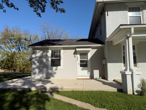 Building Photo - 490 Sumac Rd