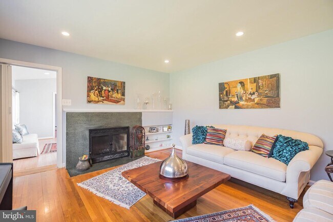 Building Photo - 9824 Watts Branch Dr