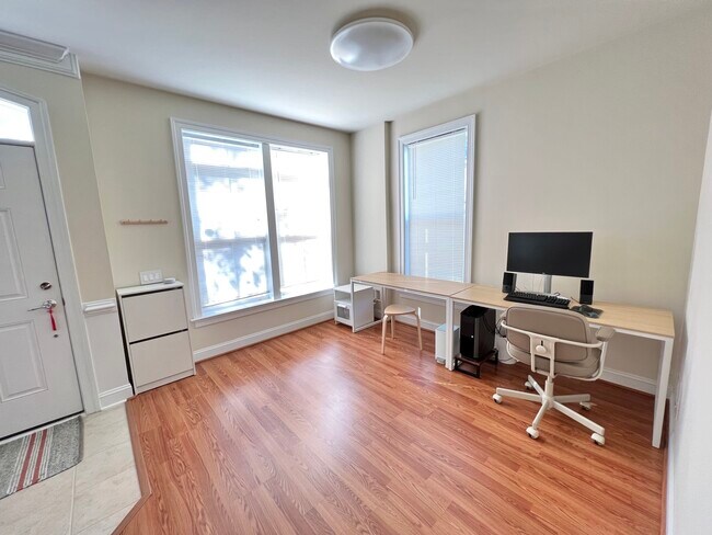 1st floor - 9480 Canonbury Sq