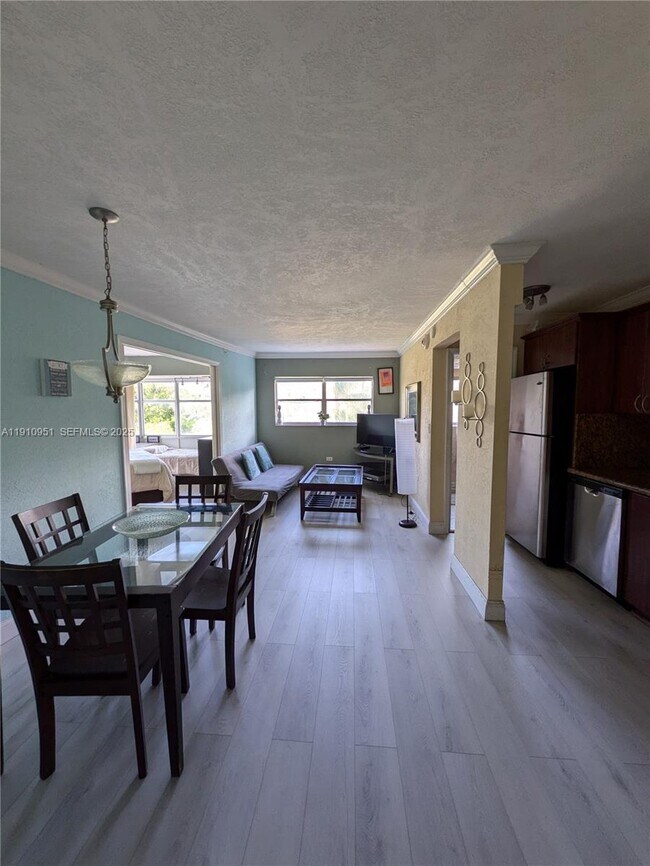 Building Photo - 1881 Washington Ave