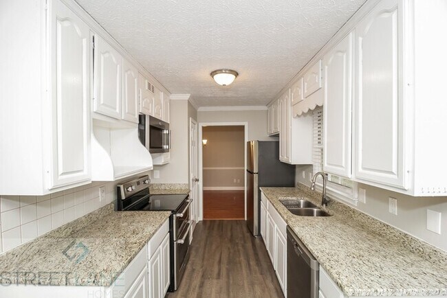 Building Photo - REDUCED! - Now offering $1100 off first fu...