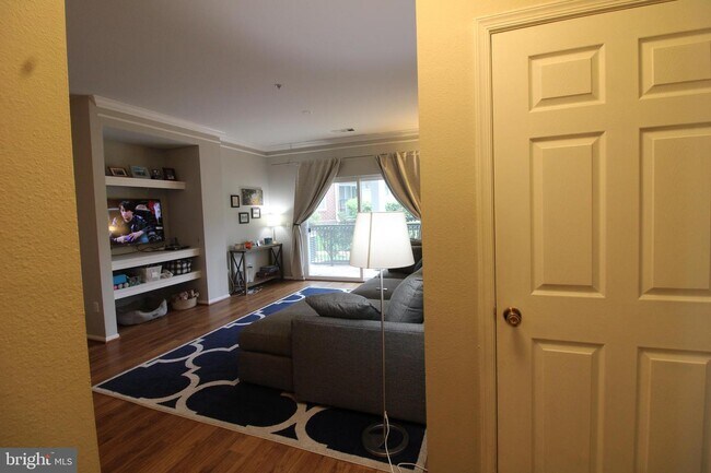 Foto del edificio - 1570 Spring Gate Dr.