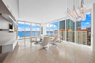 Building Photo - 2020 N Bayshore Dr