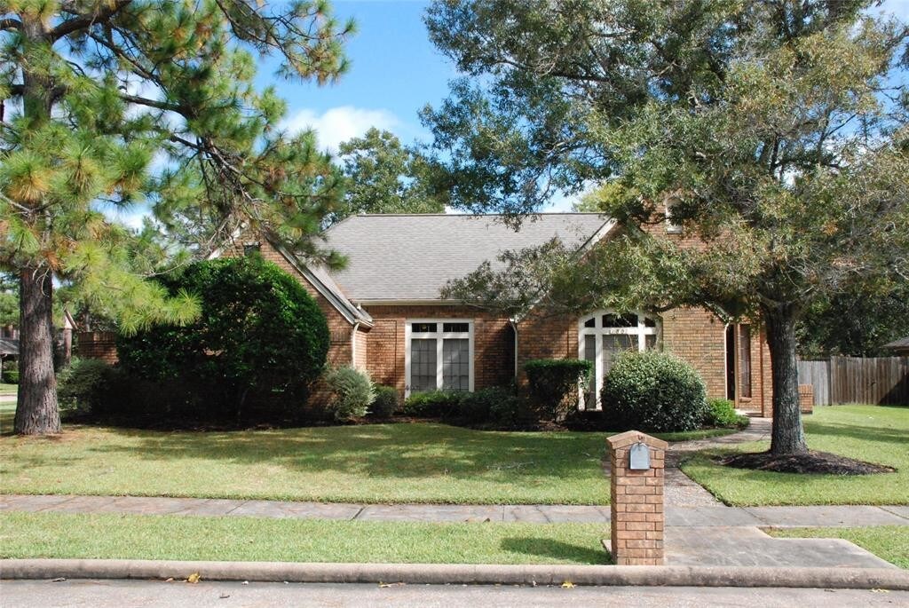 Primary Photo - 1801 Twin Oaks St