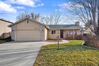 Building Photo - 2074 N Siesta Ave