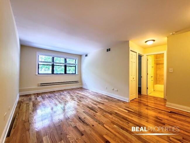 Building Photo - 1 bedroom in CHICAGO IL 60614