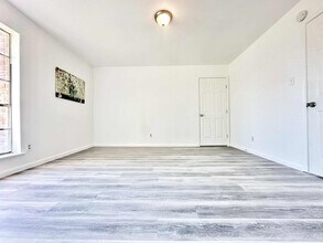 Building Photo - 10554 Alcott Dr