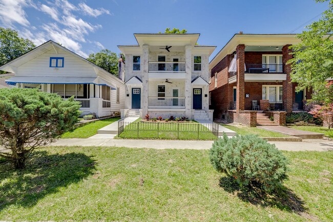 Building Photo - 905 E Park Ave