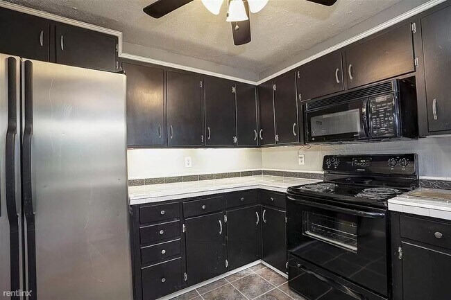 Building Photo - 1426 Spring Valley Cir