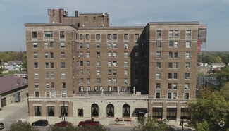 Building Photo - The Manor