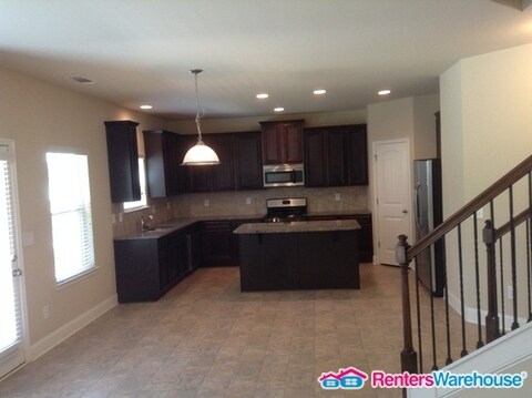 Building Photo - 285 Somerset Dr