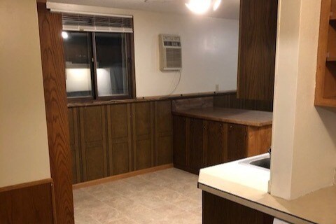 Foto principal - 3485 Leroy Ave