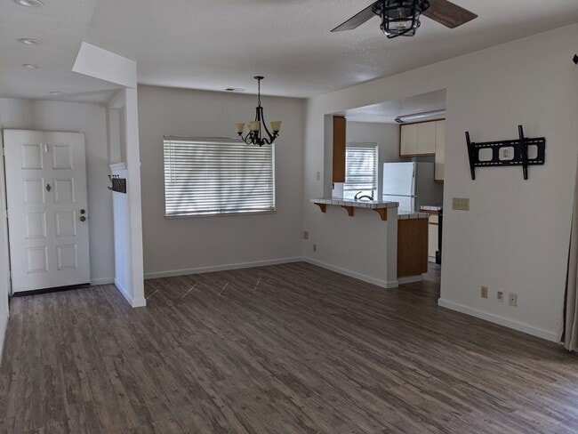 Building Photo - Ground floor Condo with Garage