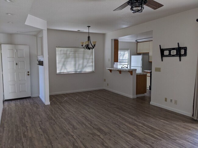 Foto del edificio - Ground floor Condo with Garage