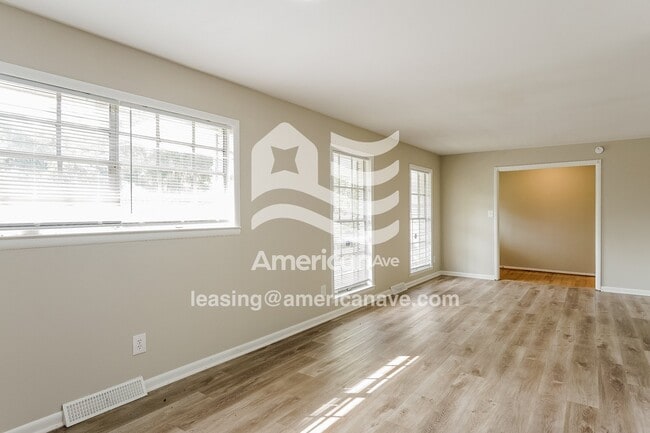 Building Photo - 2165 Circle Dr