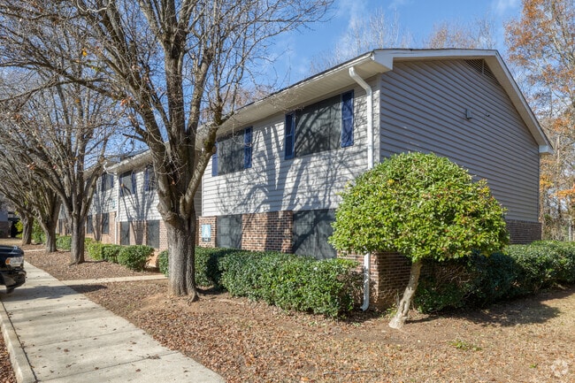 Building Photo - Quail pointe - SMP