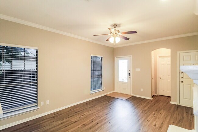 Building Photo - 12112 Walden Wood Dr