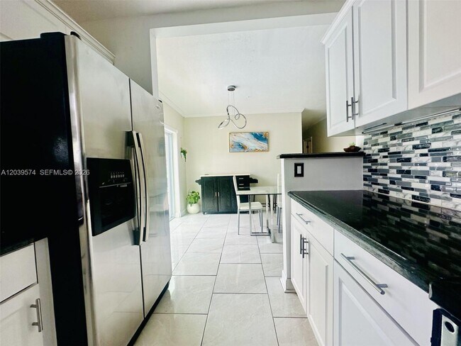 Foto del edificio - 7021 Scott St