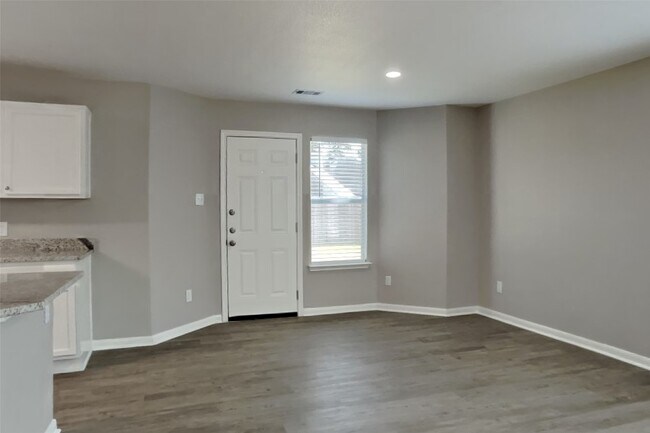 Foto del edificio - 6423 Lily Hollow Ct