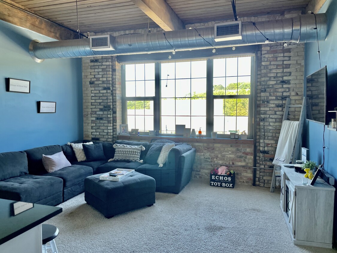 Foto principal - 940 Monroe Ave NW