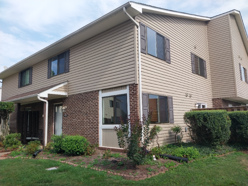 Primary Photo - 9011 Sandalwood Dr