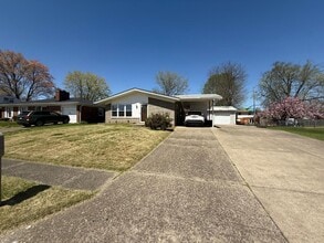 Building Photo - 663 Redwood Dr