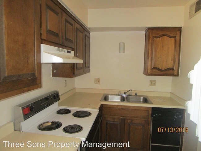 Building Photo - 532 Palomas Dr SE