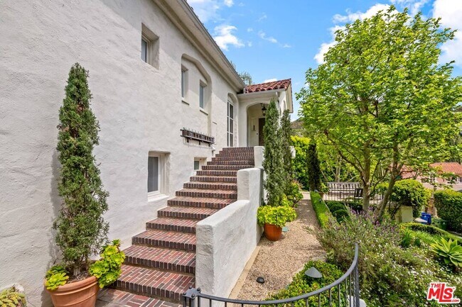 Building Photo - 2275 La Granada Dr