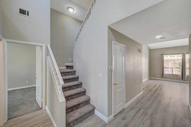 Building Photo - One-of-A-Kind 2 Story, 3 Bedroom with 3 Full Baths Home in the Heart of Summerlin!