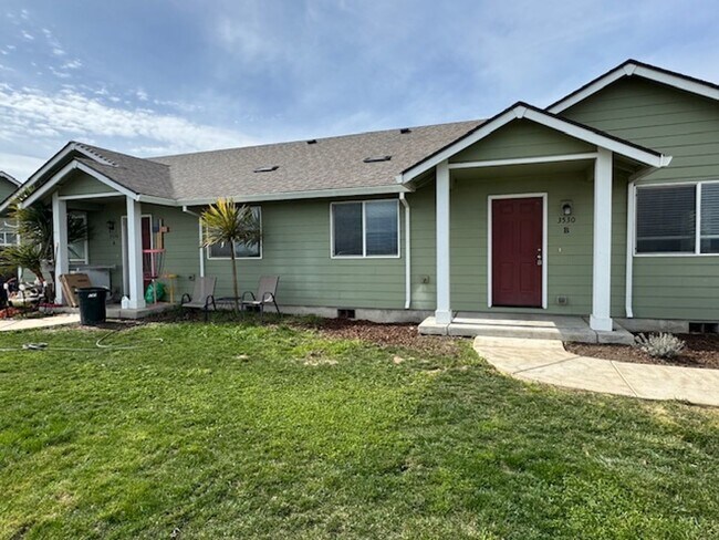 Foto del edificio - 3530 Britt Ave