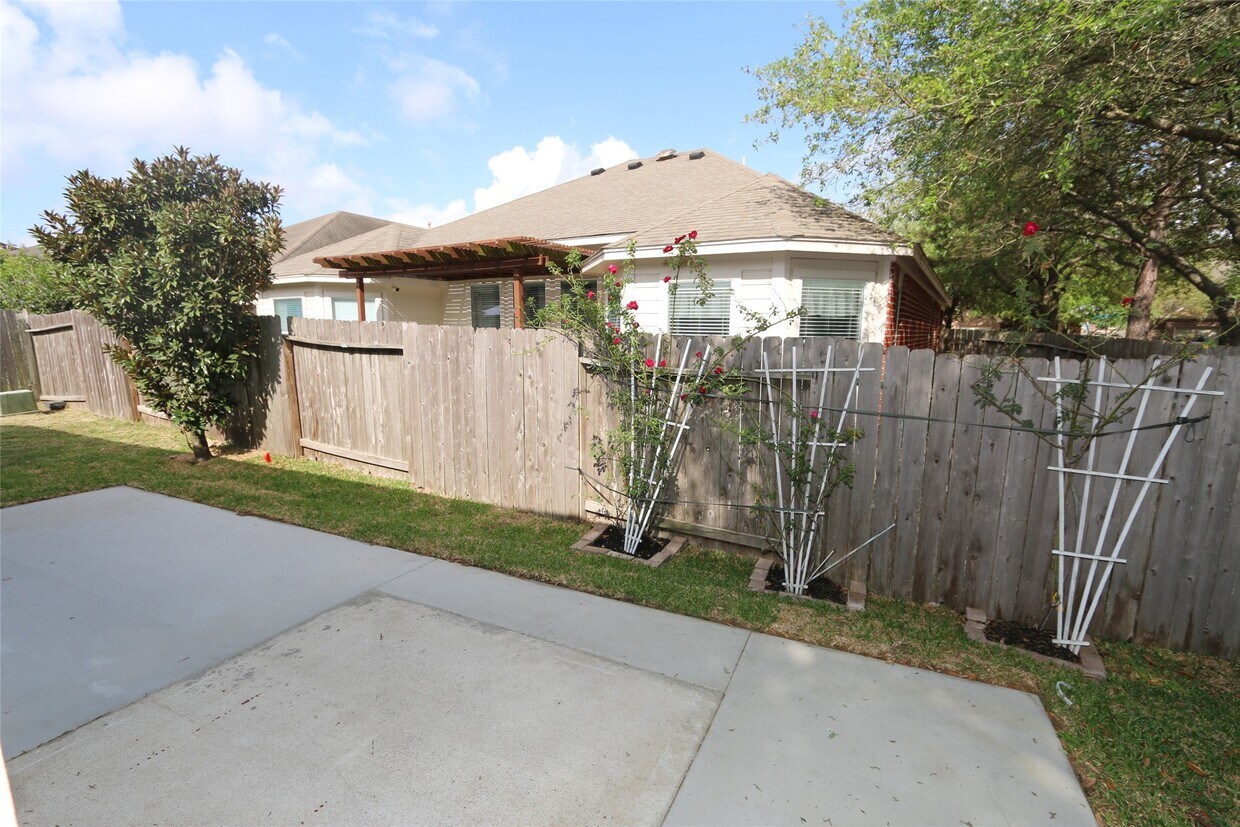 Foto del edificio - 11031 Anilu Dr