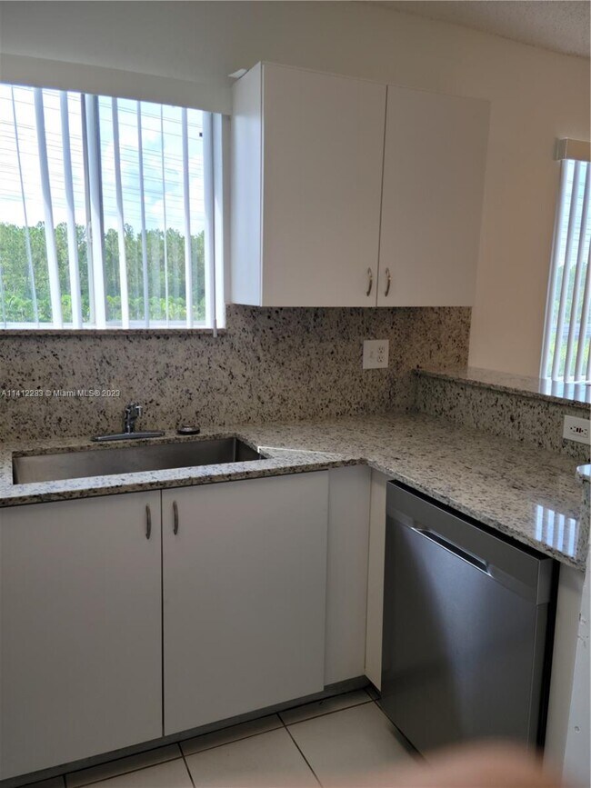 Foto del edificio - 13326 SW 152nd St