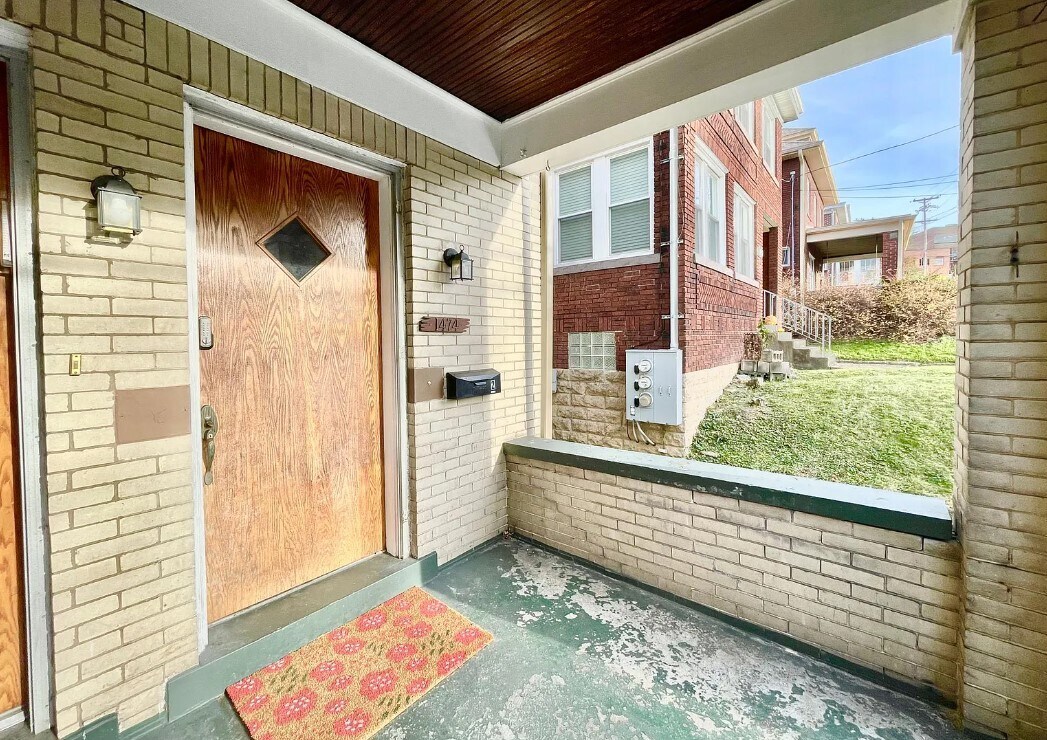 1474 McFarland Rd Unit 2, Pittsburgh, PA 15216 Apartments in
