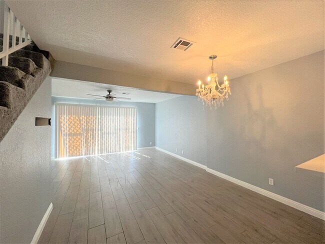 Building Photo - CUTE 2 STORY CONDO!