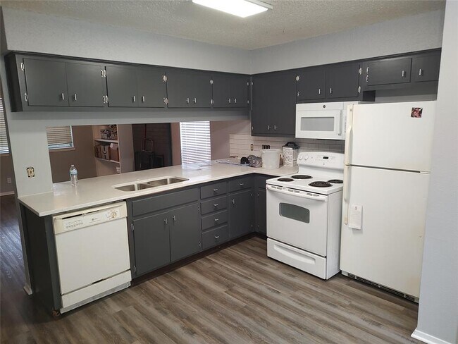 Foto del edificio - 3305 Dunliegh Dr