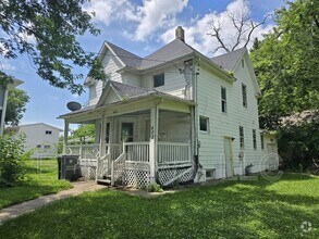 Building Photo - 402 Sunnyside Ave