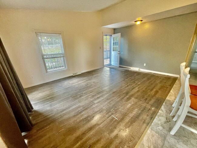 Building Photo - MUST SEE! 3 Bed 1 Bath Aliquippa PA