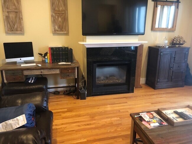 Foto del edificio - 232 Bunker Hill St