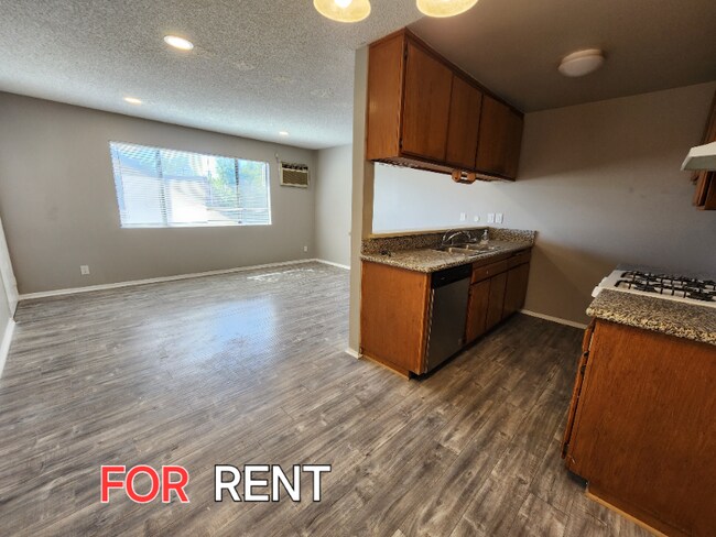 Building Photo - 14743 Sylvan St