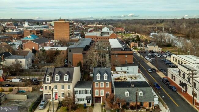 Foto del edificio - 105 Lafayette Blvd