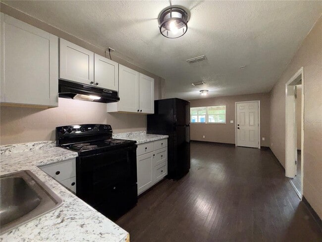 Building Photo - 305 Marker St