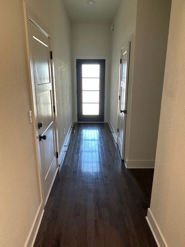 Foto del edificio - 109-111 Oakwood Ct