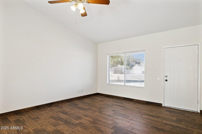 Foto del edificio - 7027 S 40th Pl
