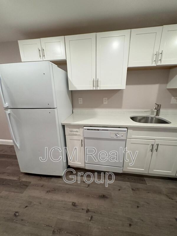 Building Photo - 32 Hartwell St