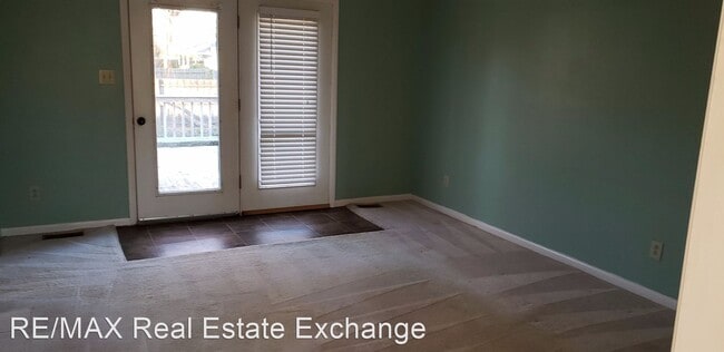 Building Photo - 3 br, 1.5 bath House - 1207 E. 10th Street