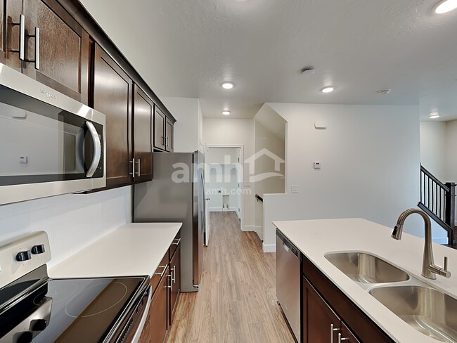 Building Photo - 6689 Mountain Maple Dr