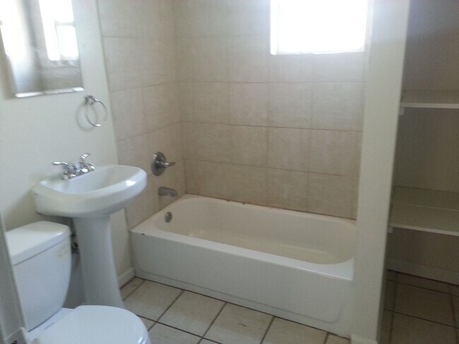 Building Photo - 1313 Flood St