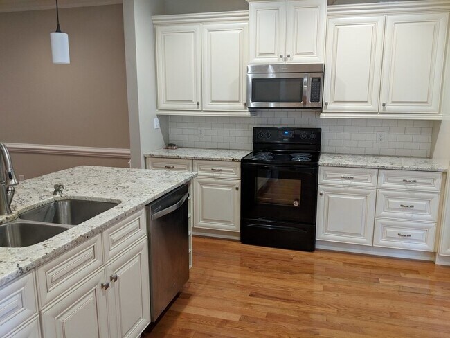 Building Photo - Wonderful End Unit Townhome of Six Forks