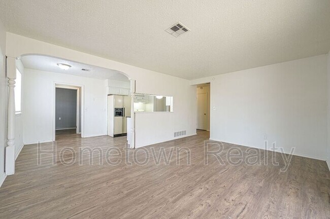 Building Photo - 800 Willow Brook Dr