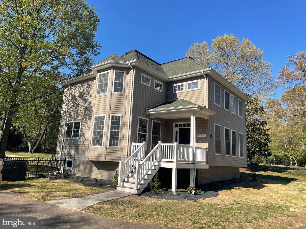 Building Photo - 605 Tebbston Dr
